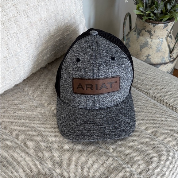 Ariat Other - Ariat Heathered Gray and Black Logo Cap